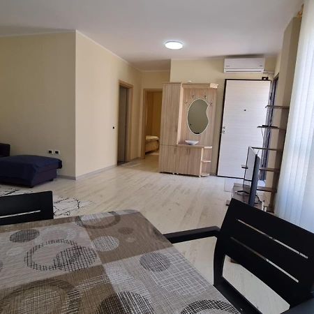 Apartment In Qerret Golem  Exteriör bild